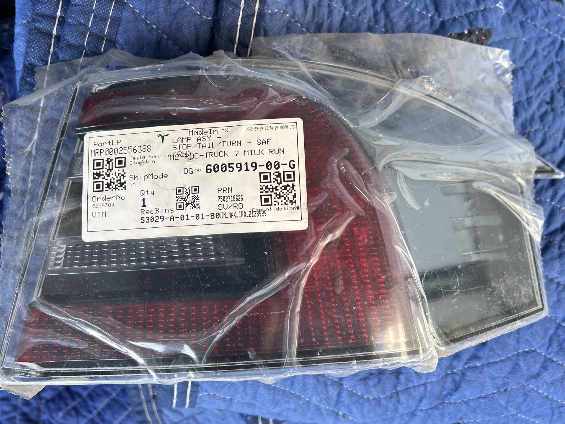 Tesla model S Light.