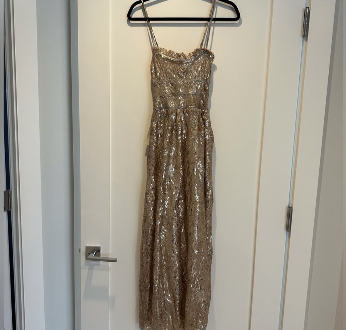 Beautiful rose gold Böhme sequin strappy dress with ruffle size small