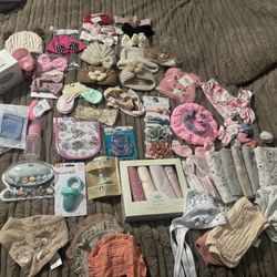 Baby Items . Bows/beanies/mittens/swaddles/knee Pads/burp Towels/white Noise
