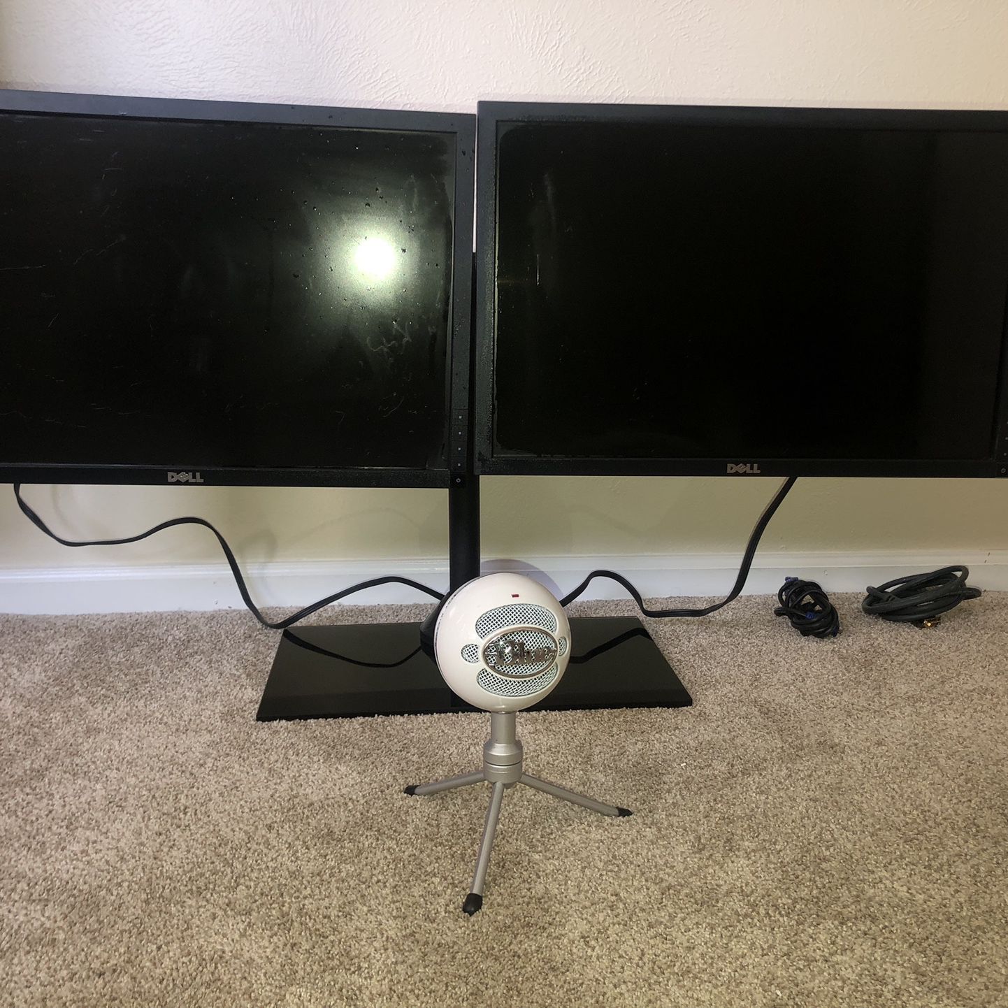2 Dell Monitors With Adjustable Stand  And snowball Microphone