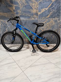 Schwinn size 24 almost new everything works
