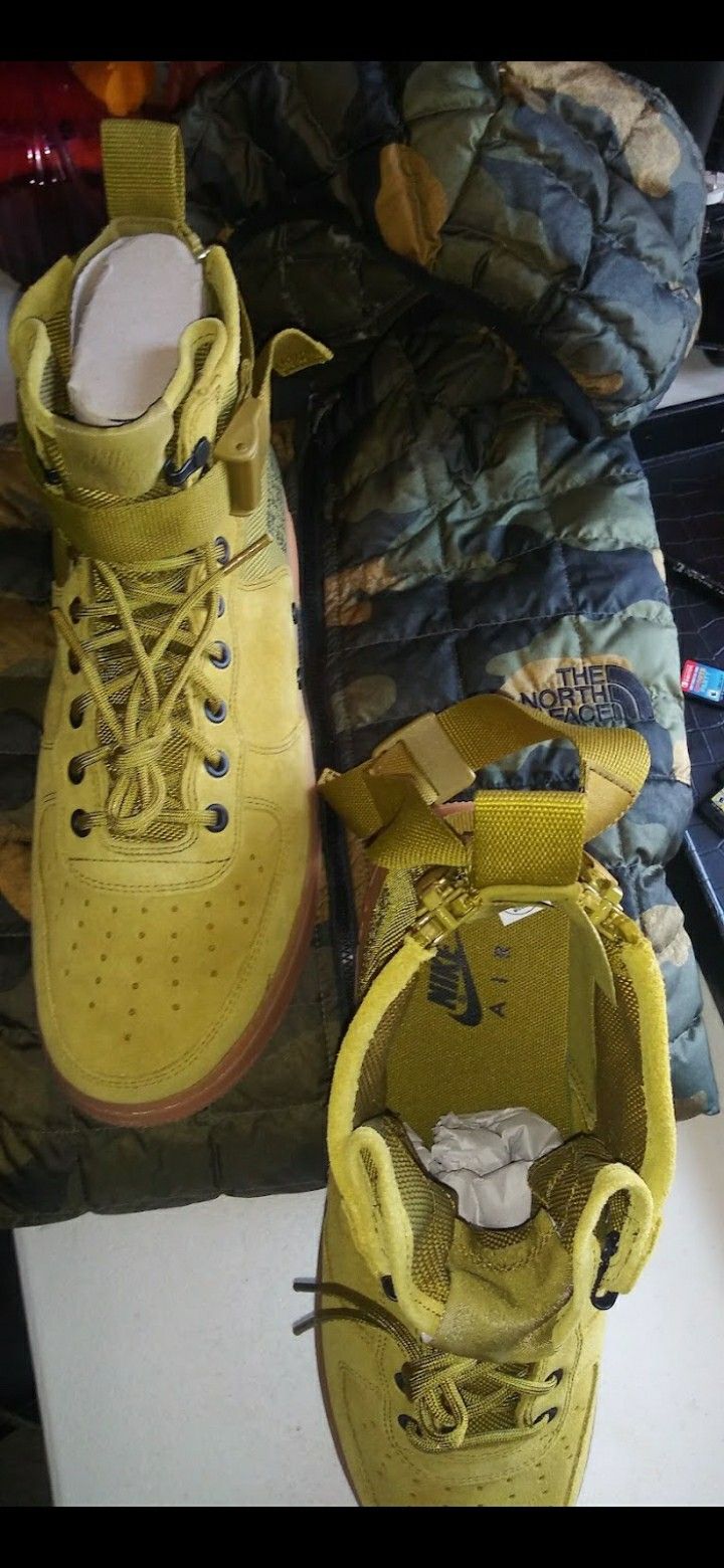 North Face Camo Thermoball Hooded Jacket $225, or Nike Camo sneakers $175 New, Guess Pants $39.99d, More in my listing check them out