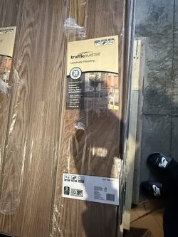 TrafficMaster Kellum Valley Oak Gunstock Brown 7 mm T x 8 in. W Laminate Wood Flooring (24 sqft/case)