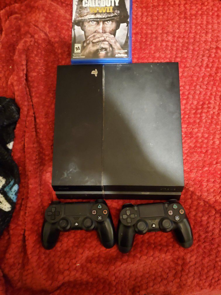 Ps4  With  2 Controller's 