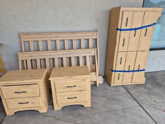 Queen Bed, Dresser, 2 Nightstands Set