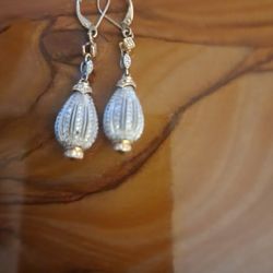 White And Gold Diamond Earrings 