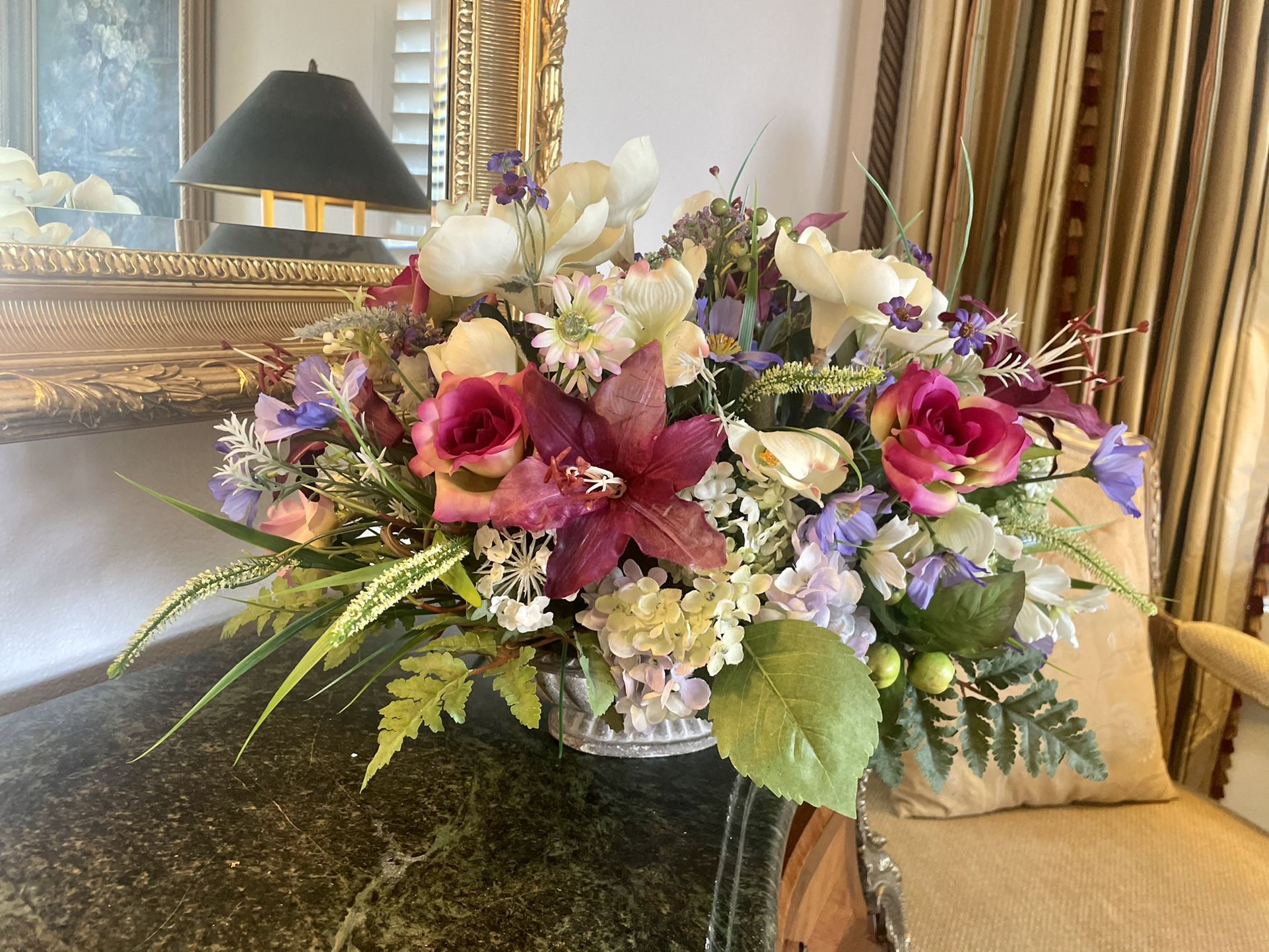 GORGEOUS FLOWER ARRANGEMENT