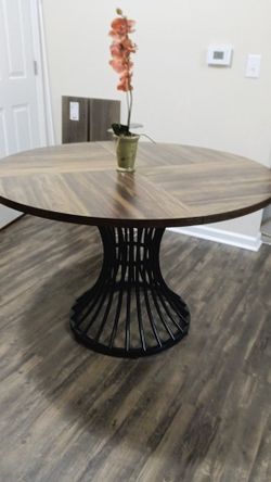 Beautiful round pedestal dining table