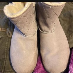 Women Winter Boots Size 7-8 Very Comfy Cozy And Warm