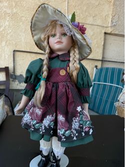 Beauiful doll porcelain with stand
