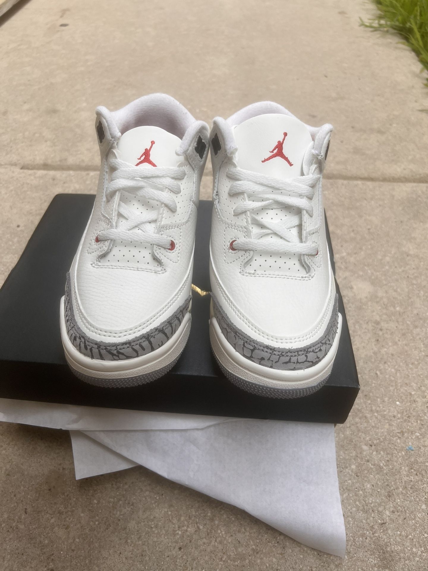 BRAND NEW JORDAN RETRO 3 ((13c Toddlers ))