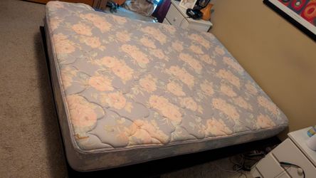 Pillow top queen size spring mattress