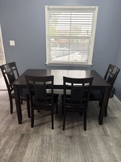 Dining Table Set