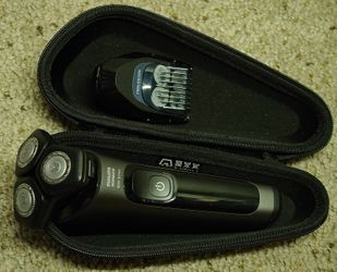 Philips Norelco S6600 Shaver — Powers On, No Charger