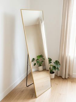 Standing mirror good condition
