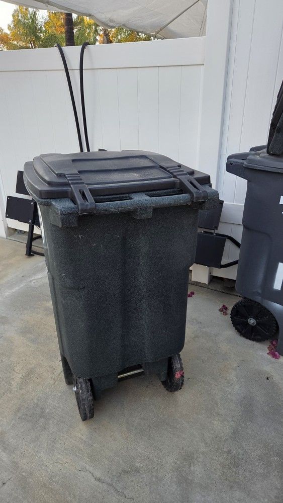 4 Medium Size Trash Bins