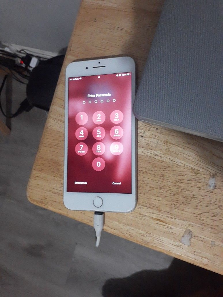 Iphone 8 Plus / Unlock White Phone