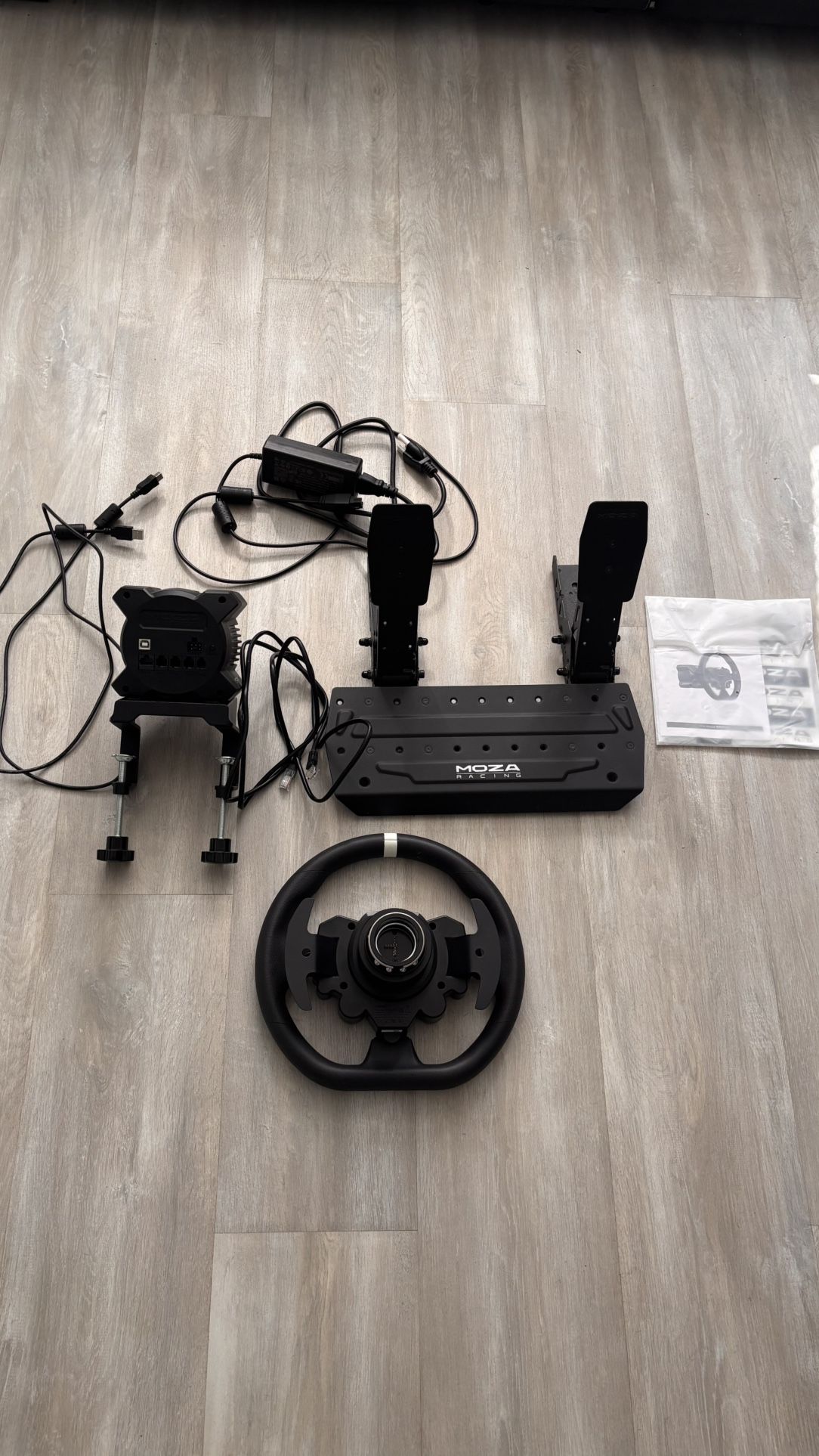 Moza R3 force Feedback wheel