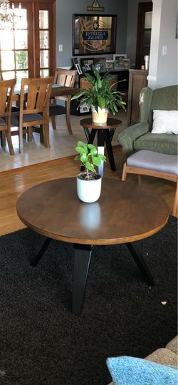 Round Coffee table with 2 end tables