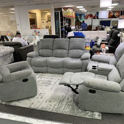 Gray Fabric Reclining Sofa And Love On Sale now $999/¡Sofá reclinable de tela gris y Love a la venta ahora $ 999!