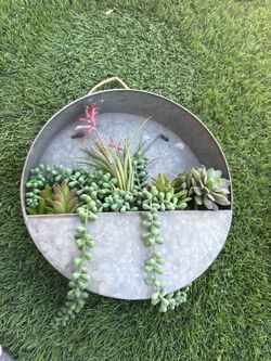Vase & wall decor