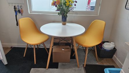 MCM Table and chair set with covers