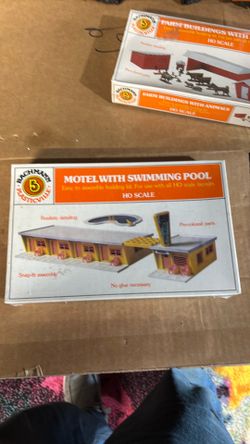Hotel with swimming ho scale from Bachman plastic bill group I can’t believe my eyes