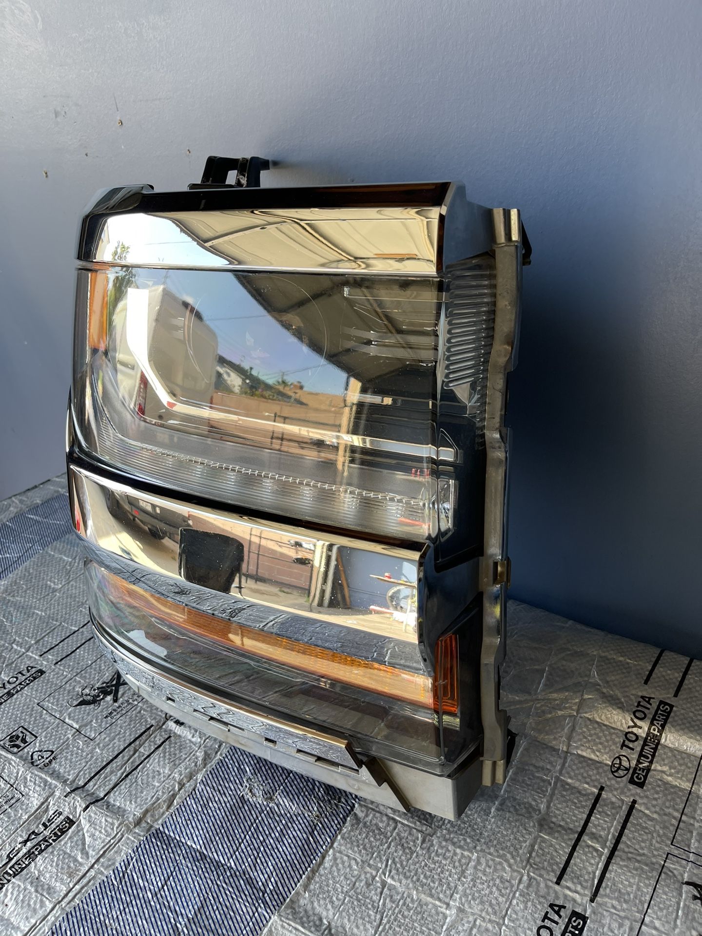 2016 - 2018 Chevy Silverado RH Headlight OEM