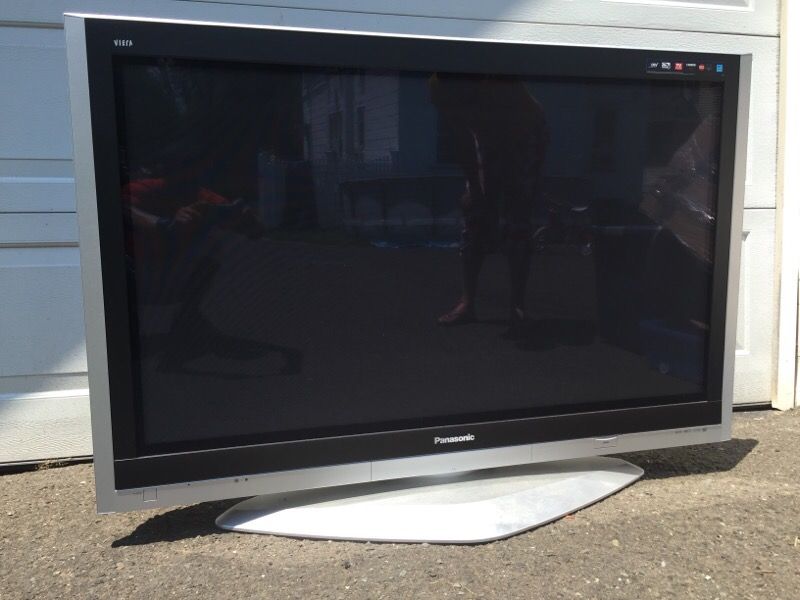 Panasonic TH-50PX600U 50" high-definition plasma TV with original remote