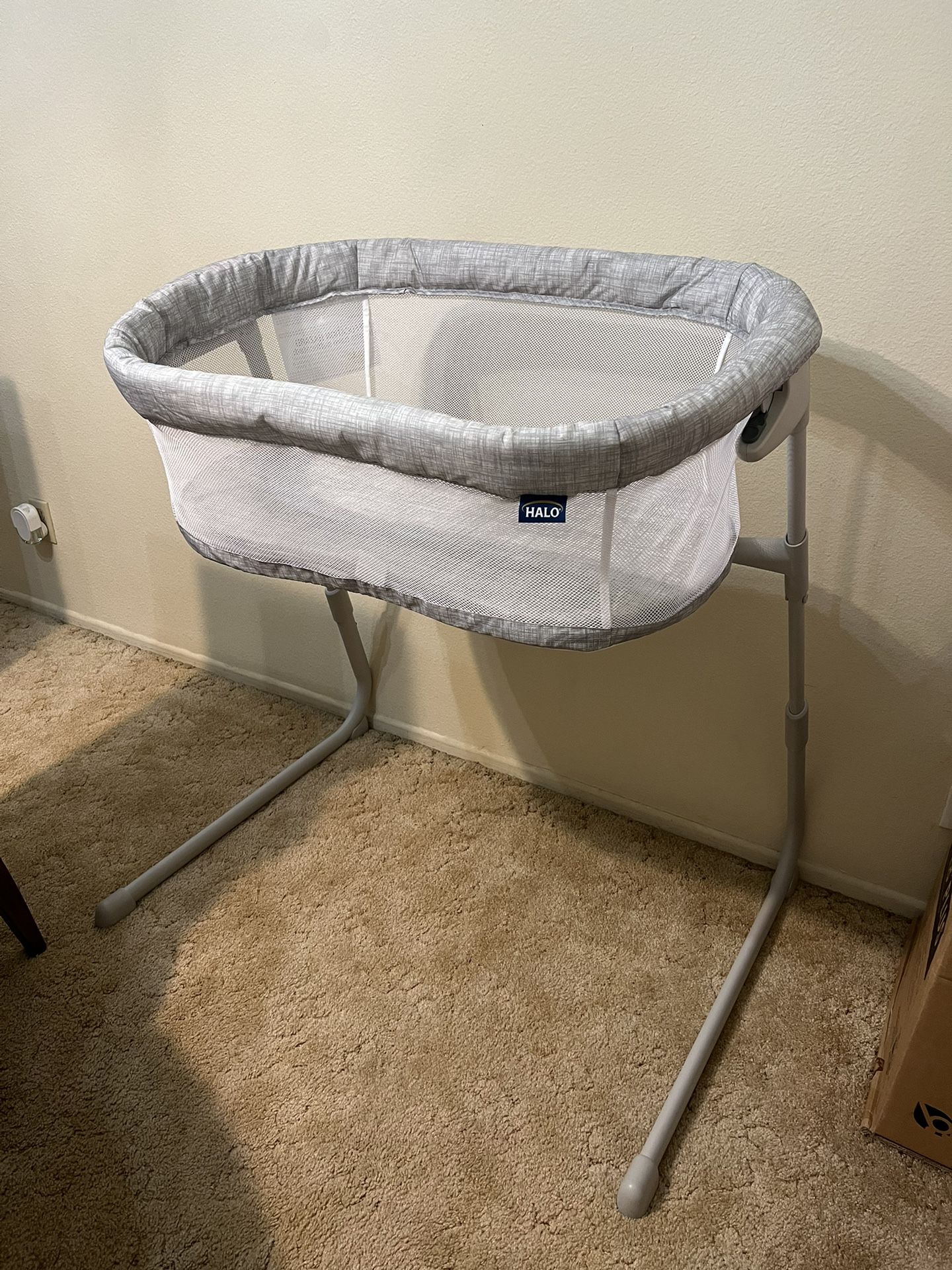 HALO Innovations BassiNest Flex Sleeper for Sale in Ventura, CA OfferUp