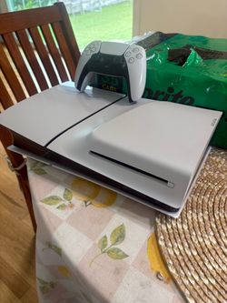 Ps5 slim with controller plus cables