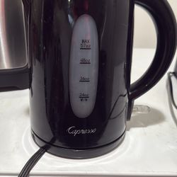 Capresso Hervidor de agua eléctrico negro de 1,7 litros