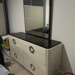Cream Color Dresser With Mirror