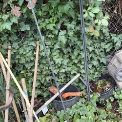 Metal Haggis For Basket Flowers 