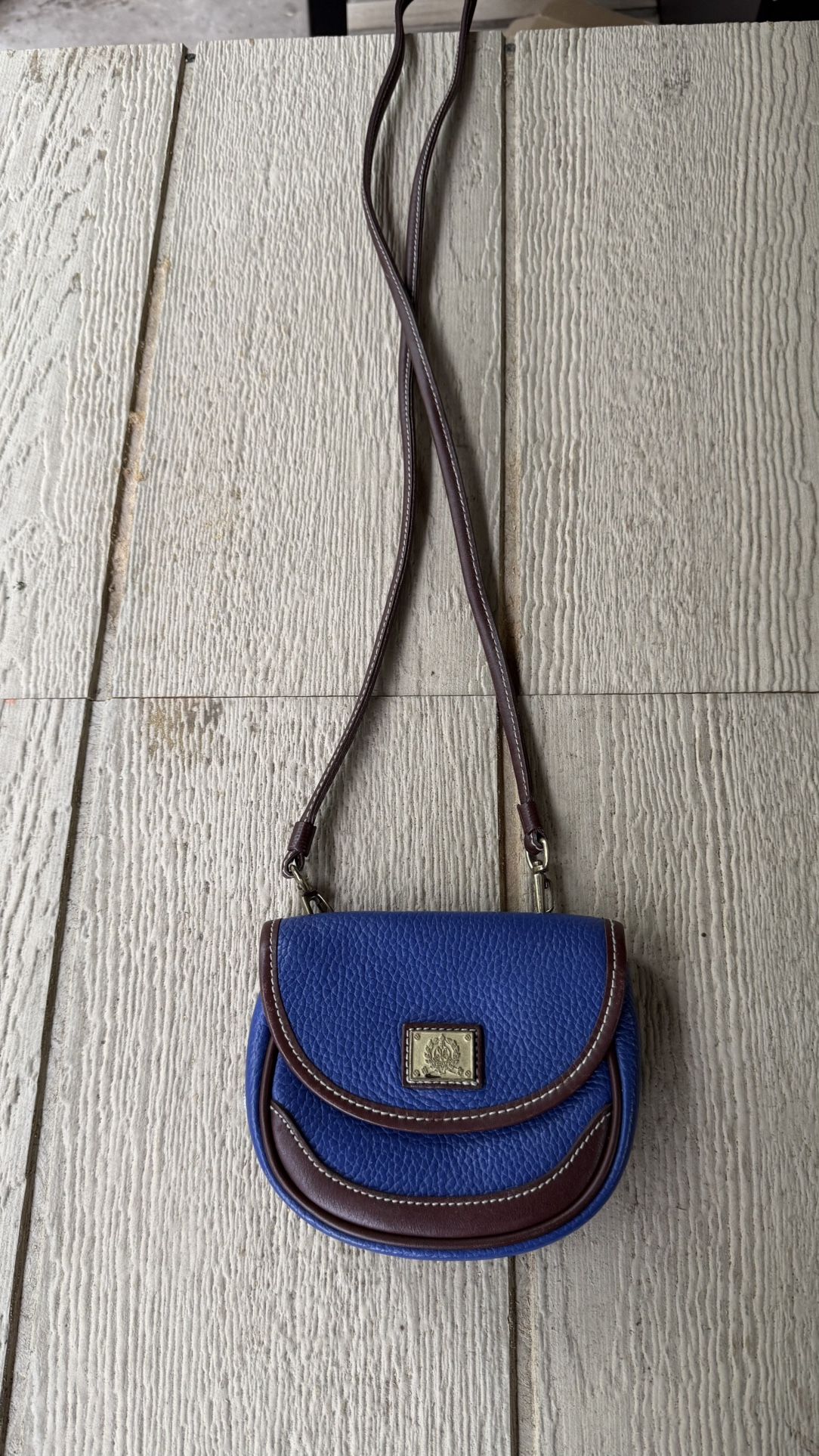 Vintage Medallion pebble cross body bag/blue brown detachable strap