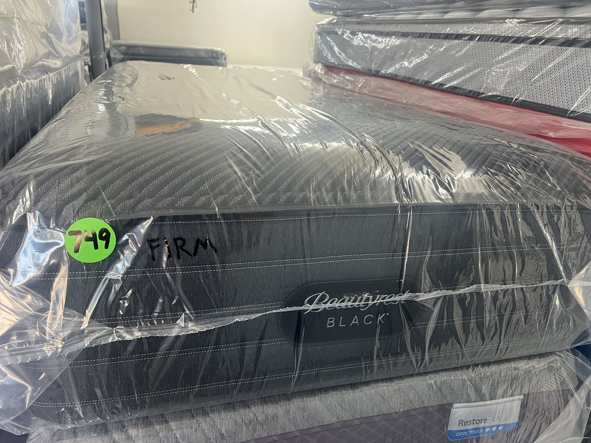 TWIN XL SIMMONS BEAUTYREST BLACK (FIRM) MATTRESS & BOX SPRING BED SET