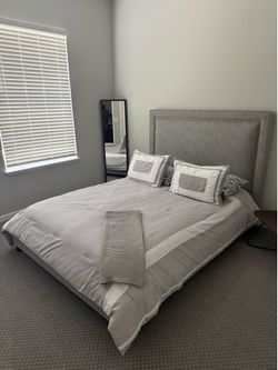 Queen bed  brand new!!!