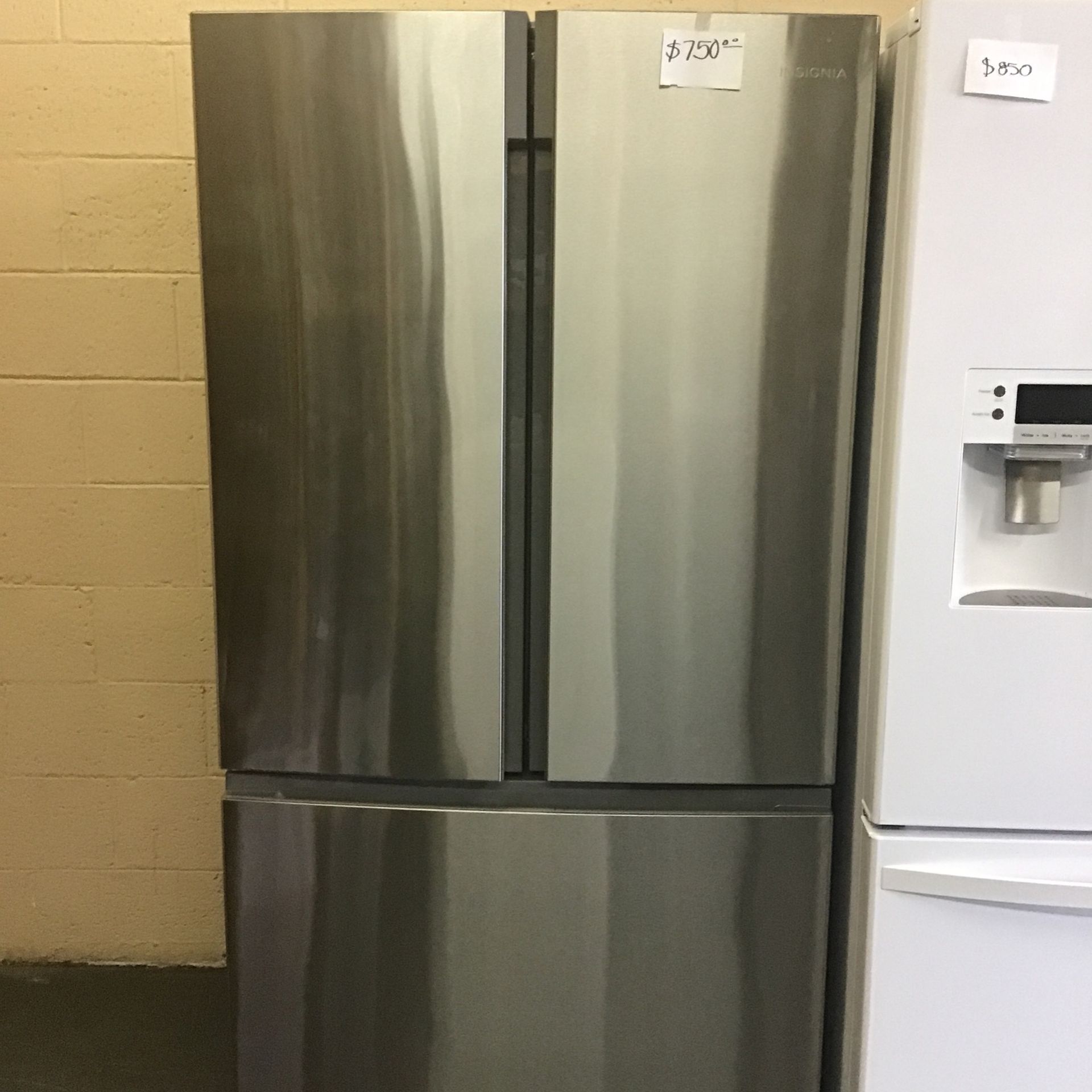 Stainless Steel Insignia French Door Refrigerator for Sale in Las Vegas