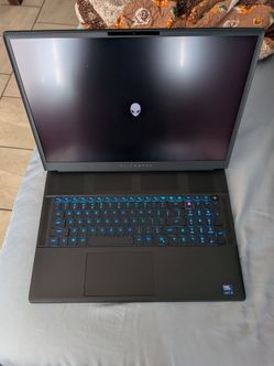 Alienware M18 Area 51 with ultra 9 2.7ghz 32gb of ram 1tb SSD with rtx 5070 powerhouse