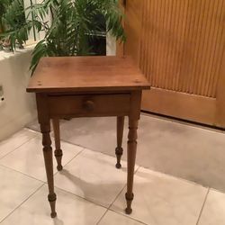 Antique Federal side Table