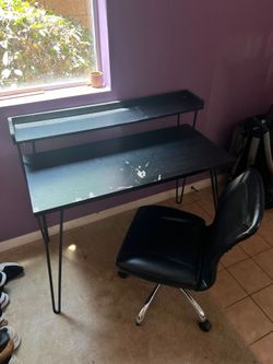Light desk and office chair