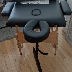 Portable /Foldable Massage Table.- New