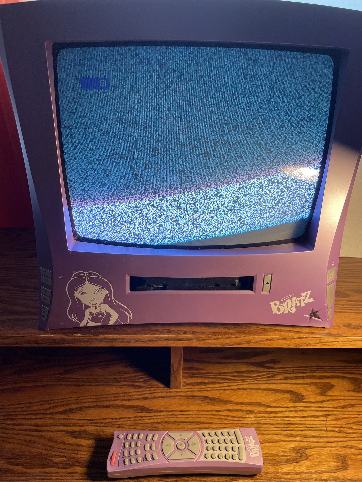 Bratz CRT TV 2005 MGA Entertainment working retro gaming TV remote included--PRICE DROP