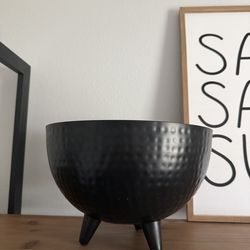 Large black bow decor