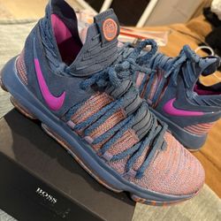 Nike KD 10 "All-Star" sneakers in an Ocean Fog and Fuchsia Blast colorwa