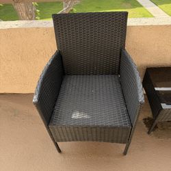 2 Wicker Patio Chairs 