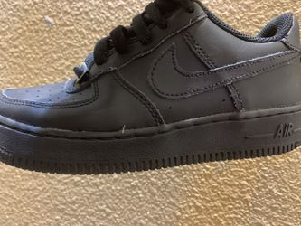 Nike air forces size 4