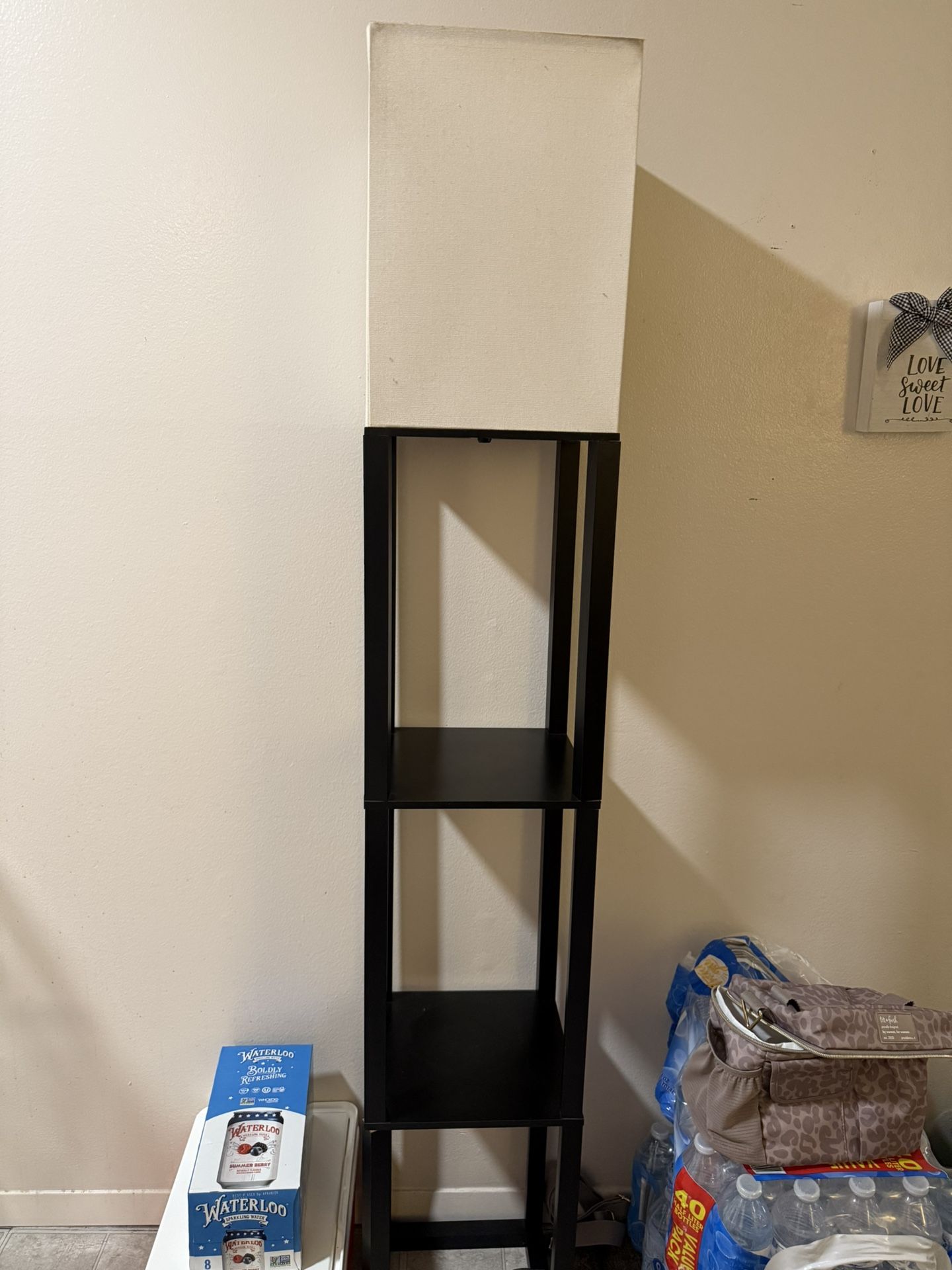 Lamp with shelf support