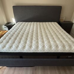 King Size Stearns & Foster Hope Bay Mattress w. Frame