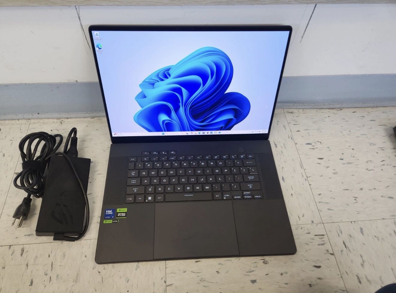 ASUS ROG Zephyrus G16 GU605MI OLED Gaming Laptop (RTX 4070, Ultra 9 185H)